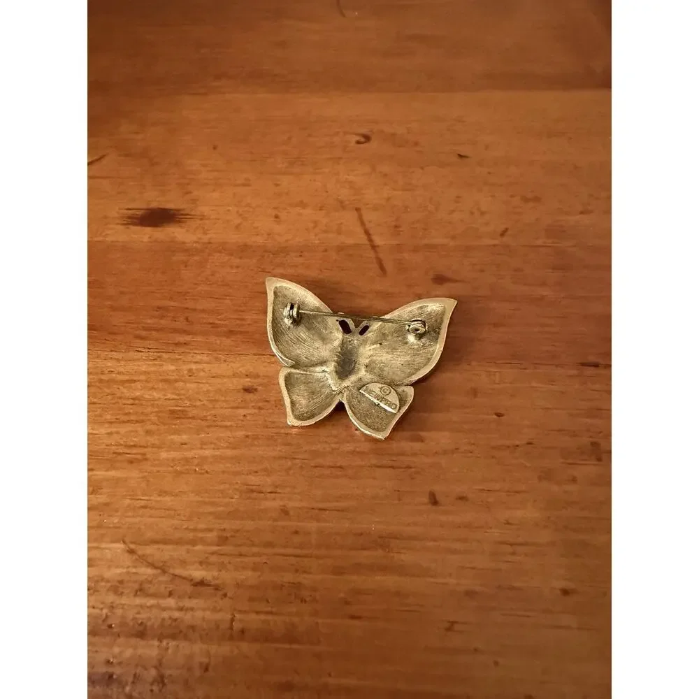 Vintage Butterfly Brooch Gold Tone Etched Wings Nature Pin Signed NEWPRO